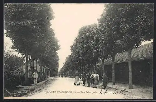 AK Avord, Camp, Rue Principale avec passants et arbres alignés
