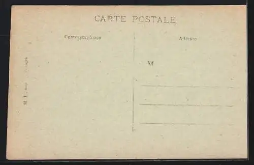 AK Mehun-sur-Yèvre, Rue Jeanne d`Arc avec vue sur la porte fortifiée