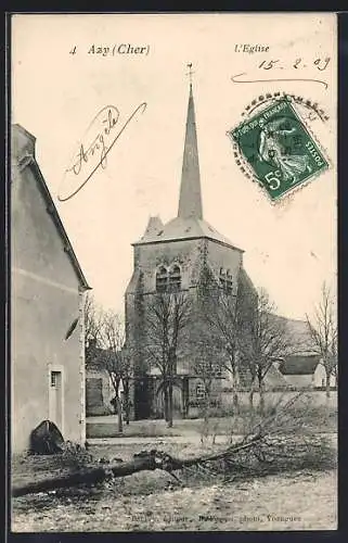 AK Azy, L`Église avec son clocher élancé et les maisons voisines