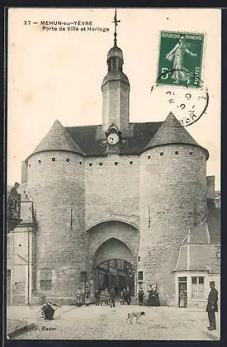 AK Mehun-sur-Yèvre, Porte de Ville et Horloge