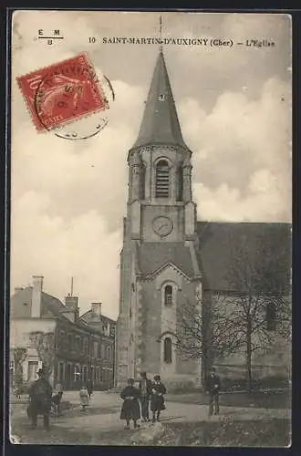 AK Saint-Martin-d`Auxigny, L`Église et les passants devant l`église