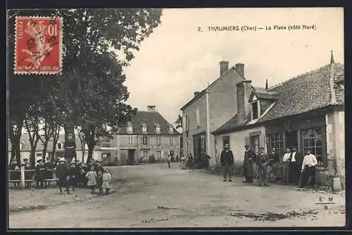 AK Thaumiers, La Place (côté Nord) avec habitants et maisons