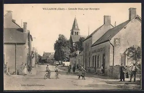 AK Villabon, Grande Rue animée vers Bourges