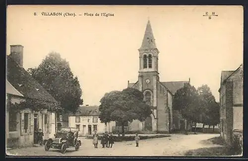 AK Villabon, Place de l`Église avec voiture ancienne et passants