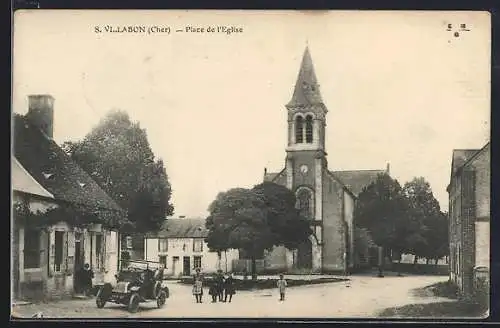 AK Villabon, Place de l`Église avec voiture ancienne et habitants