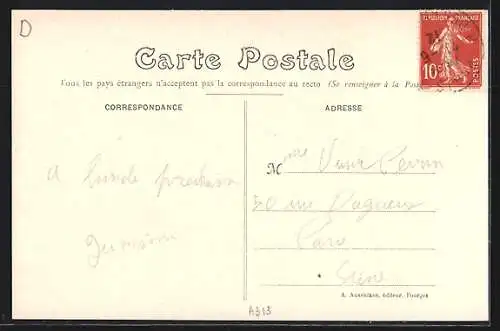 AK Villequiers, La Mairie et la boulangerie avec habitants rassemblés