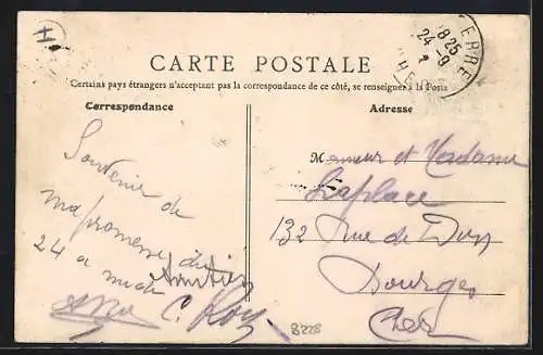 AK Sancerre, Rue de la Paix avec passants devant la boutique Meunier