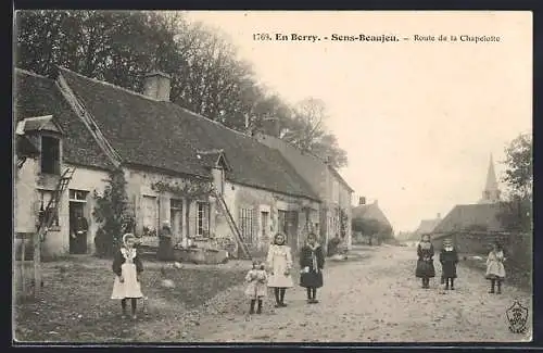 AK Sens-Beaujeu, Route de la Chapeliote avec enfants devant des maisons anciennes