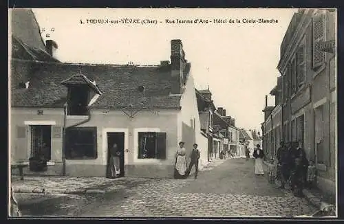 AK Mehun-sur-Yèvre, Rue Jeanne d`Arc, Hôtel de la Croix-Blanche