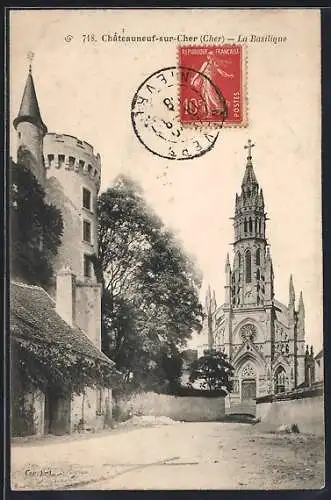 AK Châteauneuf-sur-Cher, La Basilique et tour médiévale adjacente