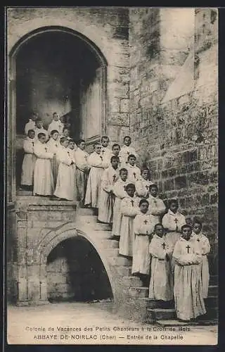 AK Abbaye de Noirlac, Colonie de Vacances des Petits Chanteurs à l`entrée de la Chapelle