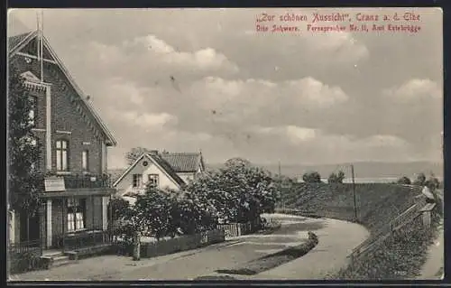 AK Cranz a. d. Elbe, Gasthaus zur schönen Aussicht O. Schwarz mit Nachbarhaus, Strasse u. Elbblick