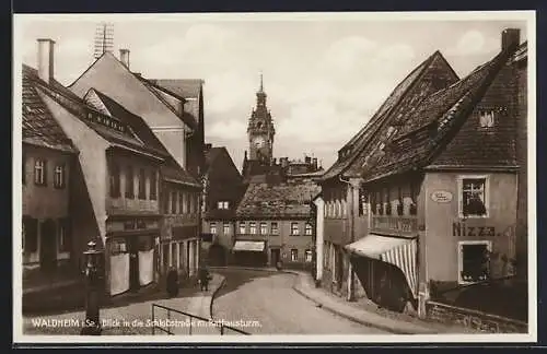 AK Waldheim / Sachsen, Blick in die Schlossstrasse mit Rathausturm