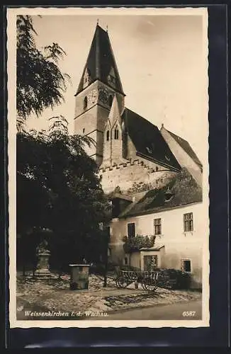 AK Weissenkirchen / Wachau, Kirche mit Denkmal