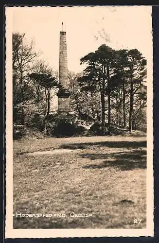 AK Hadersfeld /N. Ö., Obelisk im Sonnenschein