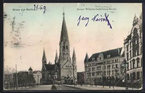 AK Berlin-Charlottenburg, Kaiser Wilhelm-Gedächtnis-Kirche mit Strassenpartie