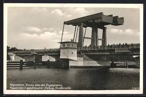 AK Rügendamm, Brücke über den Ziegelgraben in geschlossener Stellung, Strassenseite