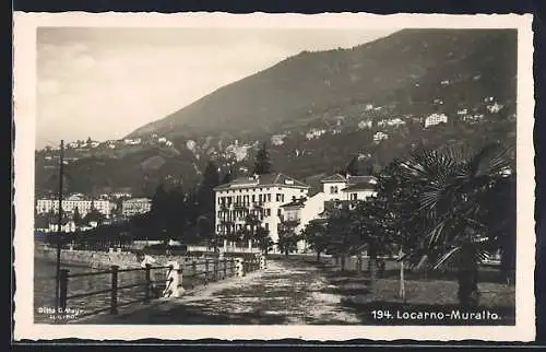 AK Locarno-Muralto, Uferpartie mit Ortsansicht und Bergblick