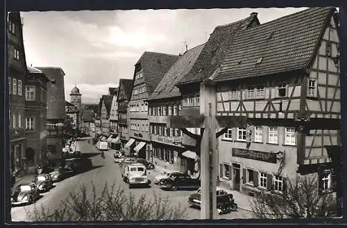 AK Ochsenfurt am Main, Blick vom Rathaus mit Hotel Schnecke, Stadt-Apotheke und Geschäften