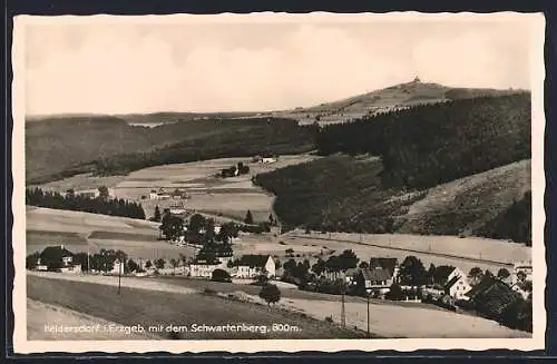 AK Heidersdorf i. Erzgeb., Ortsansicht mit dem Schwartenberg