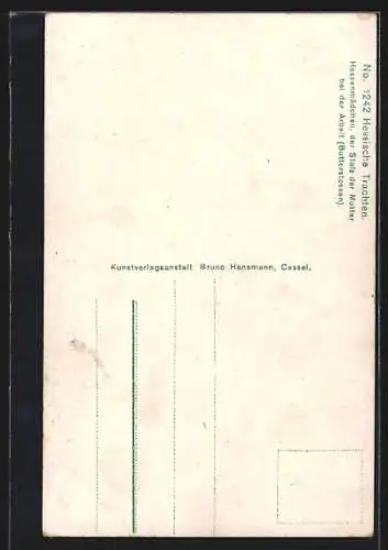 AK Mädchen in hessischen Trachten beim Butterstossen