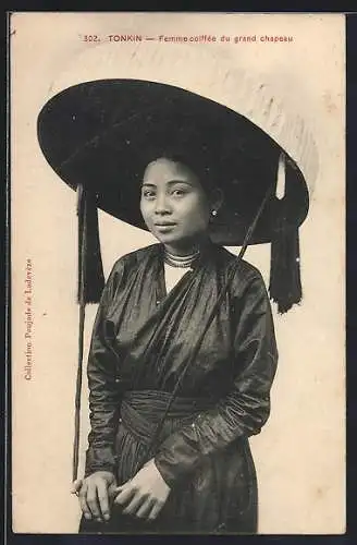 AK Haiphong, Femme coiffee du grand chapeau, Vietnam