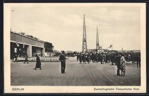 AK Berlin, Auf dem Zentralflughafen Tempelhofer Feld