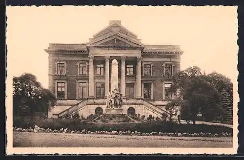 AK Marche-en-Famenne, Le Palais de Justice et le Monument aux Combattants