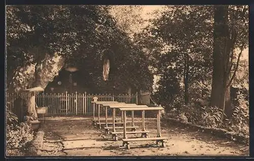 AK Champion, Institut des Soeurs de la Providence et de l`Immaculée Conception, La Grotte de Notre-Dame de Lourdes