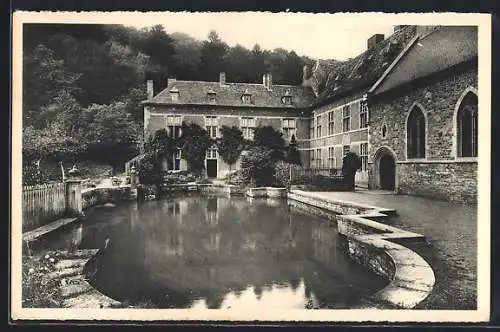 AK Marche-les-Dames, Le presbytère et l`entrée de l`Eglise