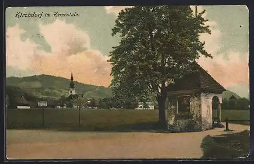 AK Kirchdorf im Kremstale, Ortspanorama mit kleiner Kapelle und Bergblick