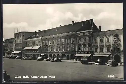 AK Wels, Kaiser Josef Platz mit Hotel Parzer und Geschäft Jagereder