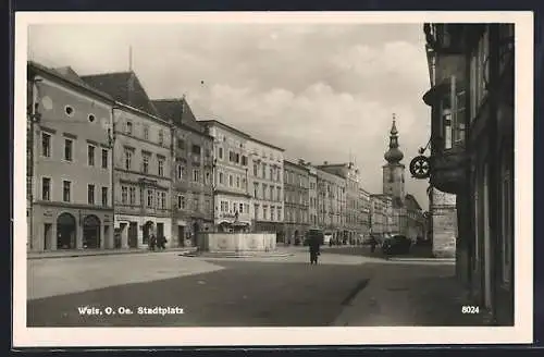 AK Wels, Stadtplatz mit Brunnen und Kirche