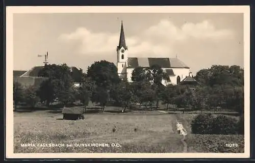 AK Maria Fallsbach bei Gunskirchen, Kirchenpanorama von einem Feld aus