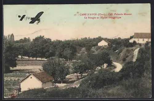 AK Camp d`Avor, Le Potager et l`Église évangélique avec avion en vol