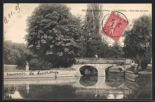 AK Laverdines, Le Château, Une vue du parc