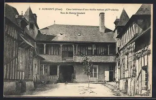 AK Aubigny, Cour intérieure d`une vieille maison (XVe siècle) Rue du Bourg Coutant