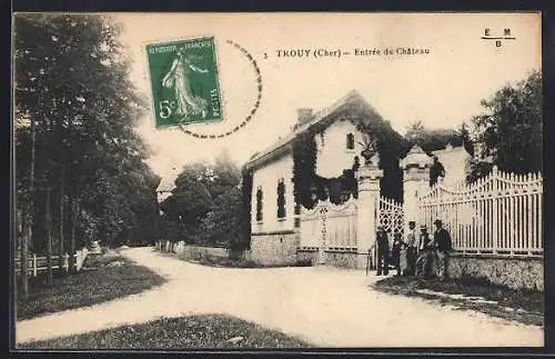 AK Trouy, Entrée du Château