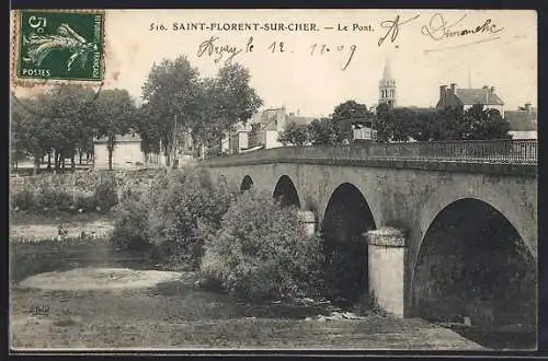 AK Saint-Florent-sur-Cher, Le Pont et vue sur le village