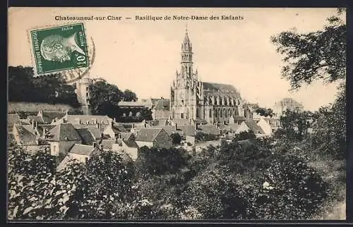 AK Châteauneuf-sur-Cher, Basilique de Notre-Dame des Enfants et vue sur le village