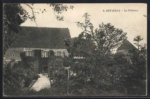 AK Azy, Le Château et son jardin verdoyant