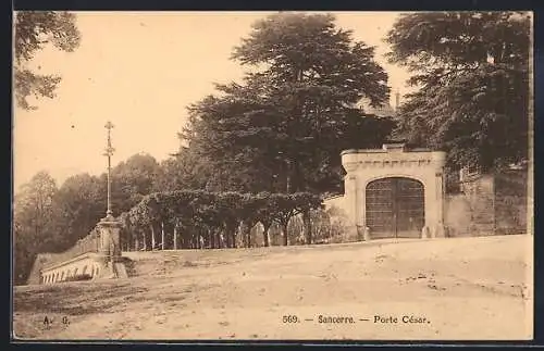 AK Sancerre, Porte César et allée bordée d`arbres