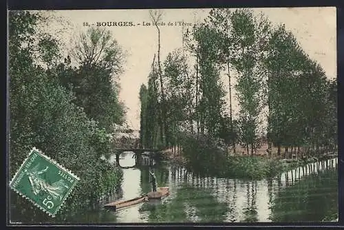 AK Bourges, Les bords de l`Yèvre avec barque et pont