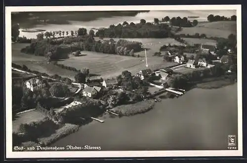 AK Nieder-Kleveez, Ortsansicht mit Gasthaus und Pension H. Wulf vom Flugzeug aus