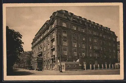 AK München, Maximilianplatz mit Regina Palast Hotel