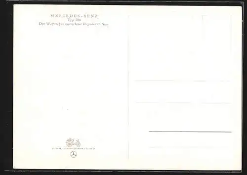 AK Auto Mercedes-Benz, Typ 300, junge Frau mit Blumenstrauss