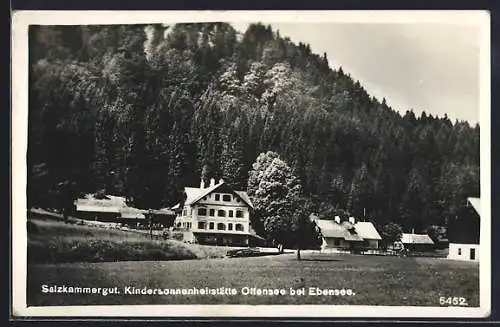AK Ebensee /Salzkammergut, Kindersonnheilstätte Offensee am Waldrand