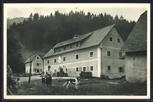 AK Hinterstoder, Gasthaus Jaidhaus, Frau mit Kind und Hund