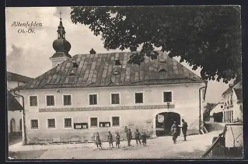 AK Altenfelden, Gasthaus und Fleischhauerei mit Strassenpartie