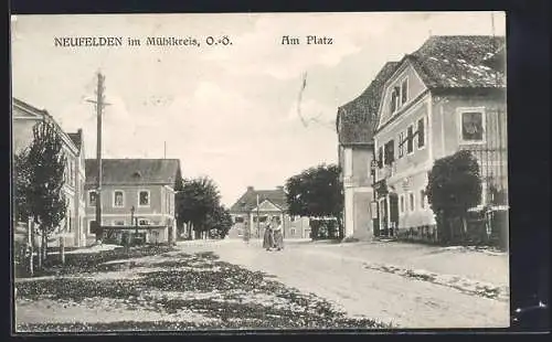 AK Neufelden im Mühlkreis, Blick in die Strasse, Am Platz